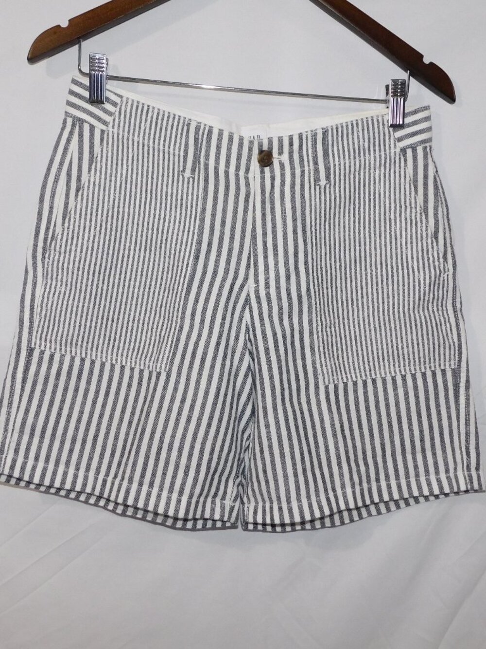 GAP Girlfriend Chino Short Linen Blend Gray White Striped Womens 2 Mid Rise